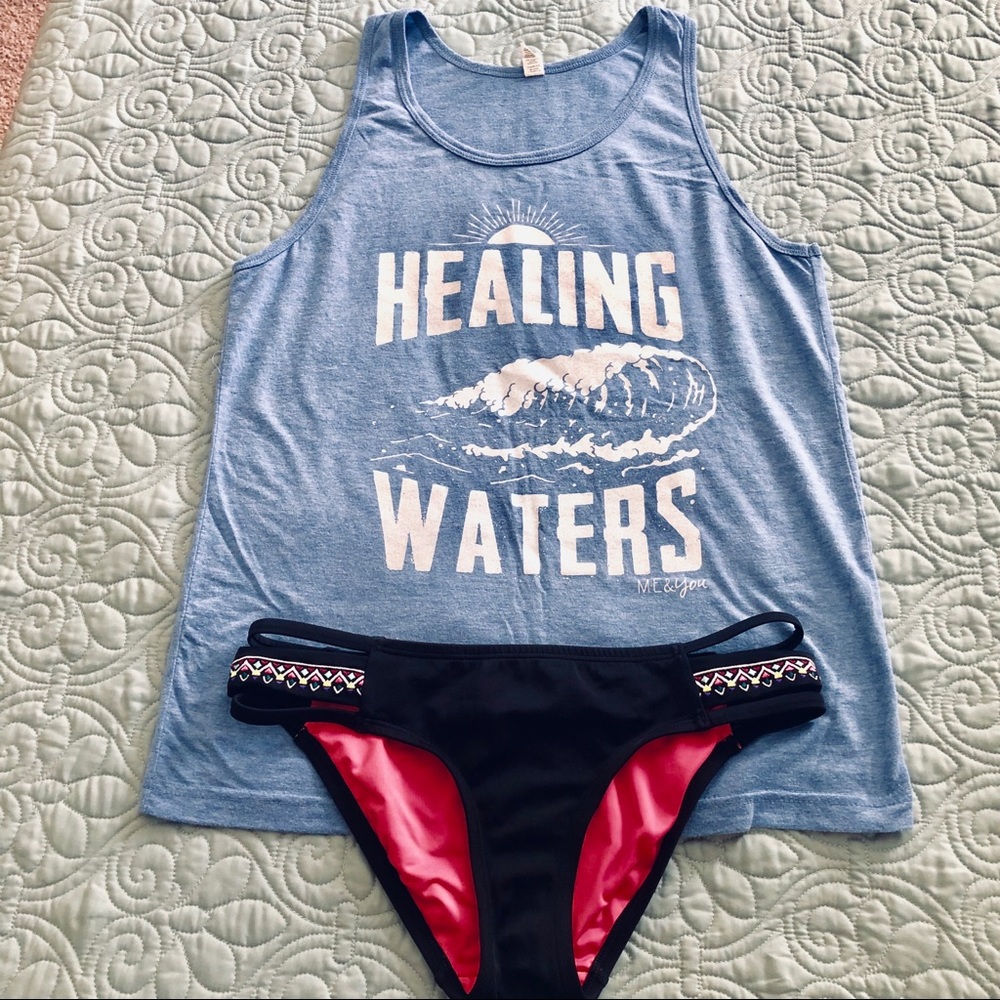 🏖Bundle! 🌊 Victoria Secret Bottoms and Cover Up!